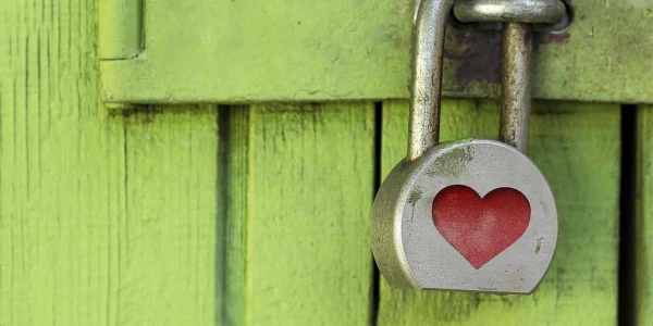 turschloss-mit-herz-2-600x300-crop-66-63.webp